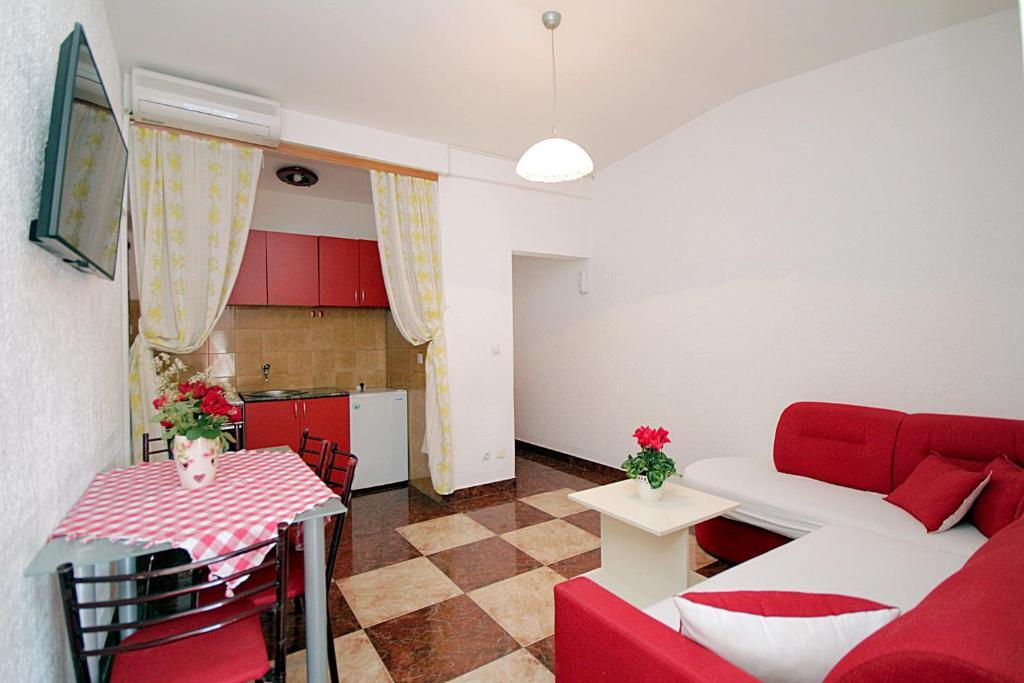 Сутоморе: Apartments Kruna Jovanovic