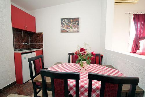Сутоморе: Apartments Kruna Jovanovic