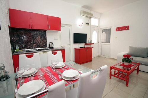 Сутоморе: Apartments Kruna Jovanovic