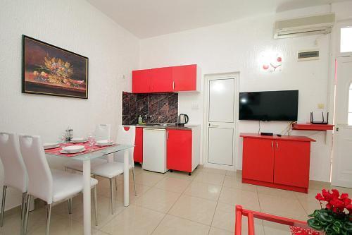 Сутоморе: Apartments Kruna Jovanovic