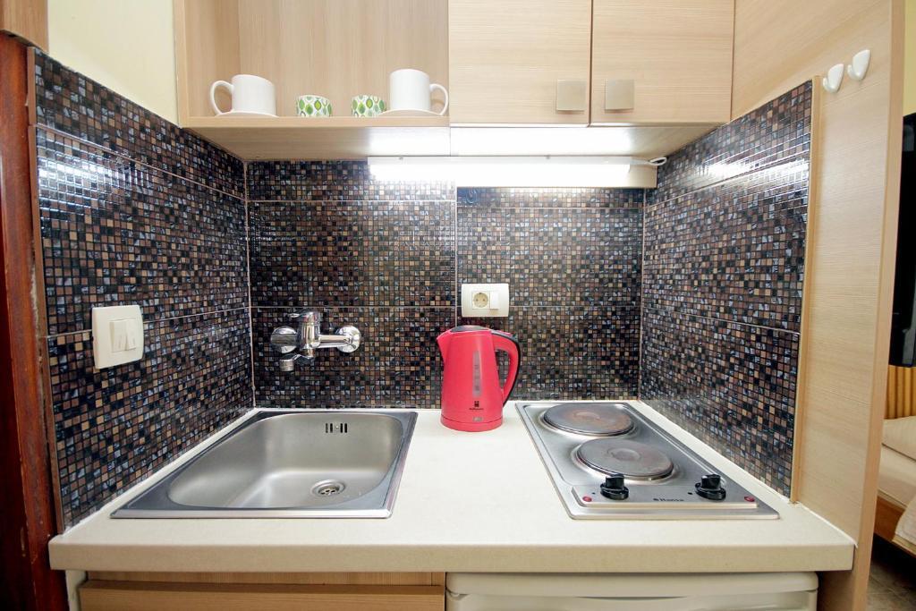 Петровац: Apartments Ardura