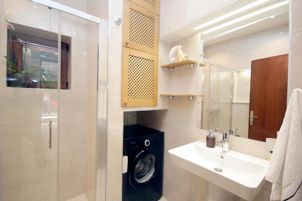 Петровац: Apartments Ardura