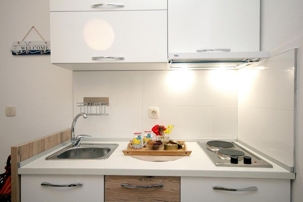 Петровац: Apartments Ardura