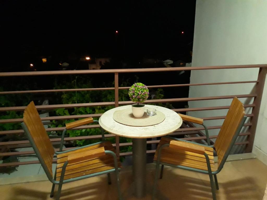 Петровац: Apartments Ardura