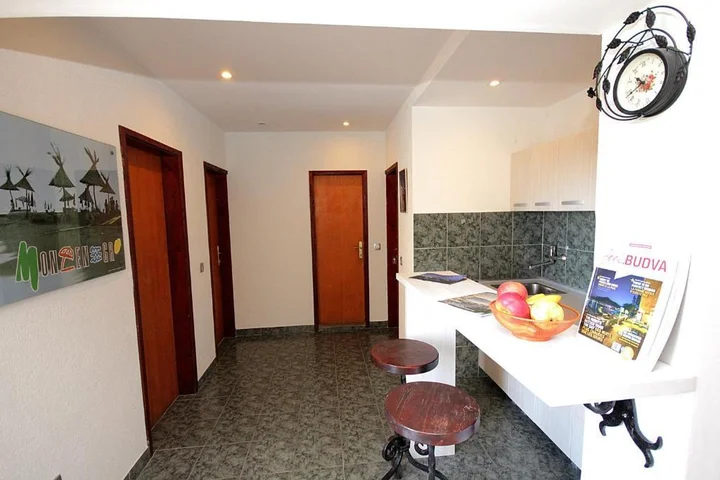 Петровац: Apartments Ardura