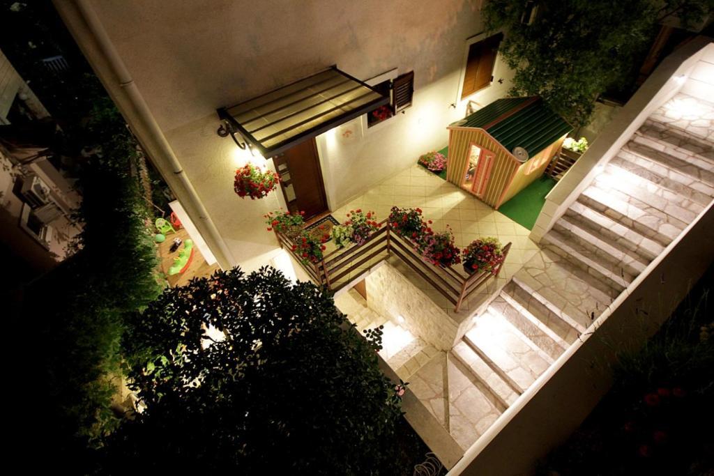 Петровац: Apartments Ardura