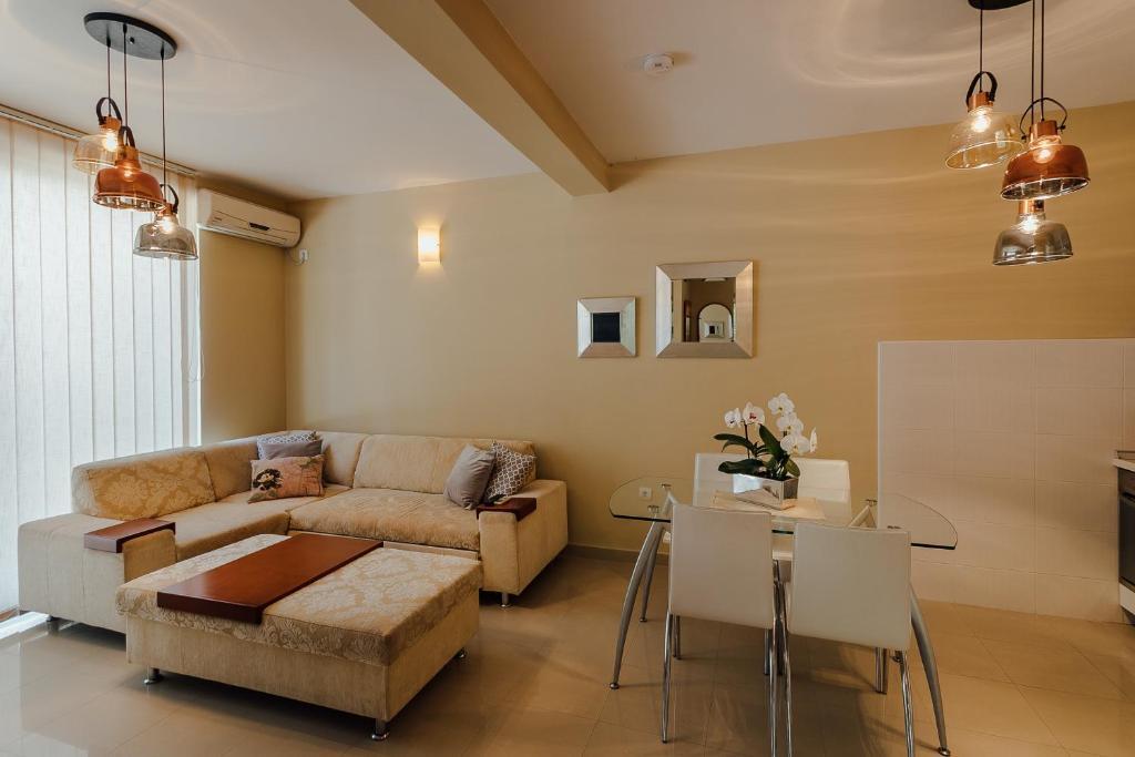 Херцег-Нови: Apartments Miljan i Ranko