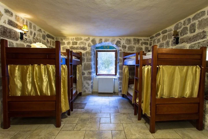 Доброта: Hostel Old Town Kotor
