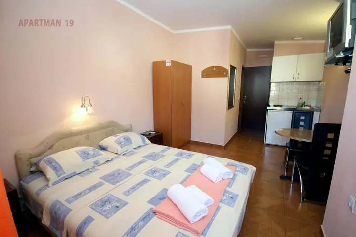 Бар: Kojic Apartments