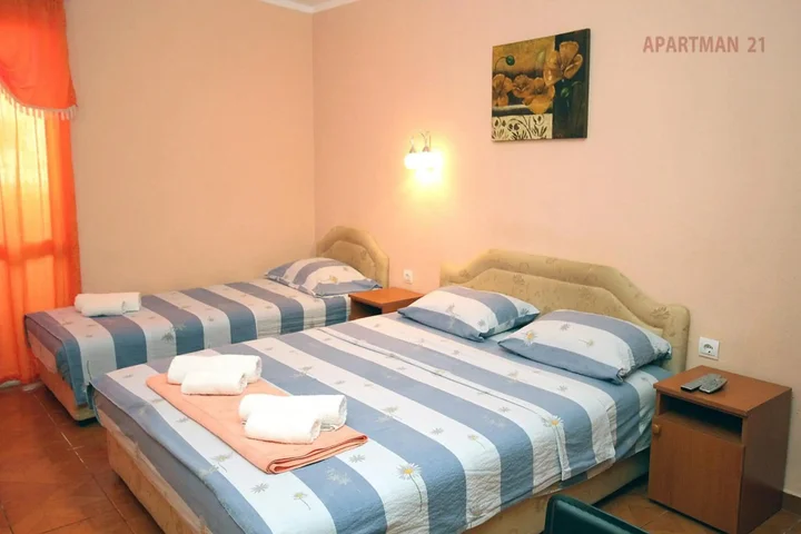 Бар: Kojic Apartments