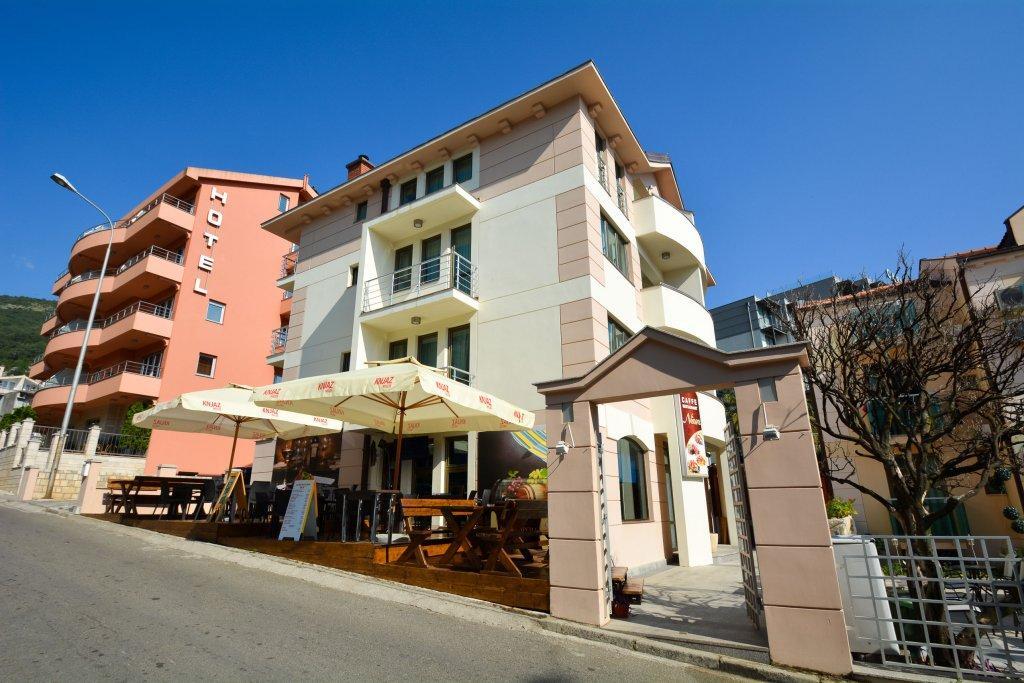 Будва: Отель Swiss Holiday