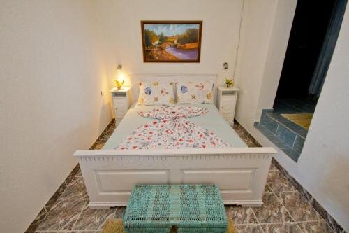 Добро Вода: Vila Dora