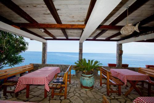 Добро Вода: Vila Dora