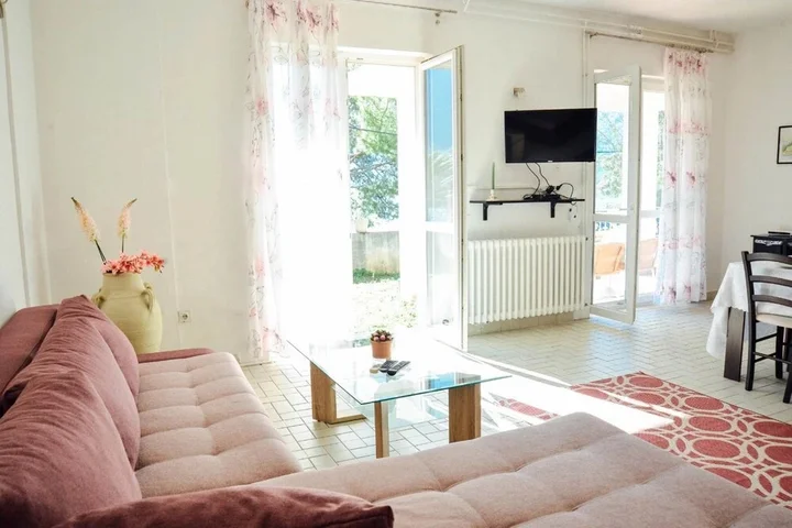 Доброта: Waterfront Apartment Petrovina