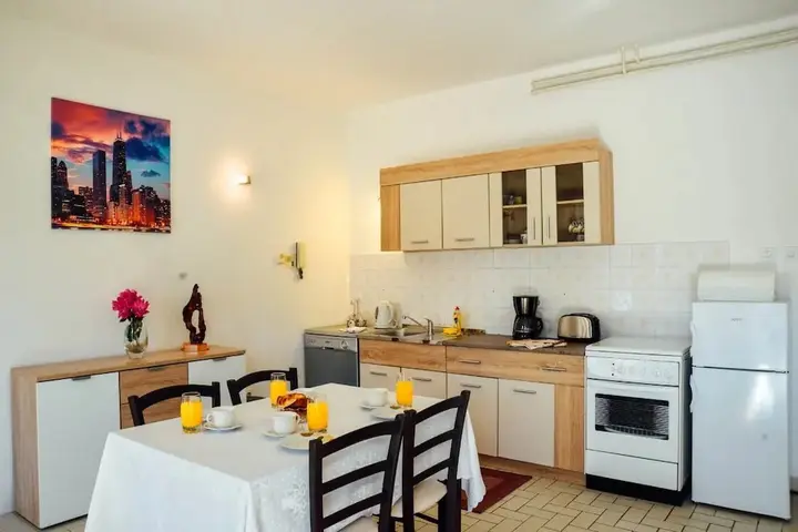 Доброта: Waterfront Apartment Petrovina