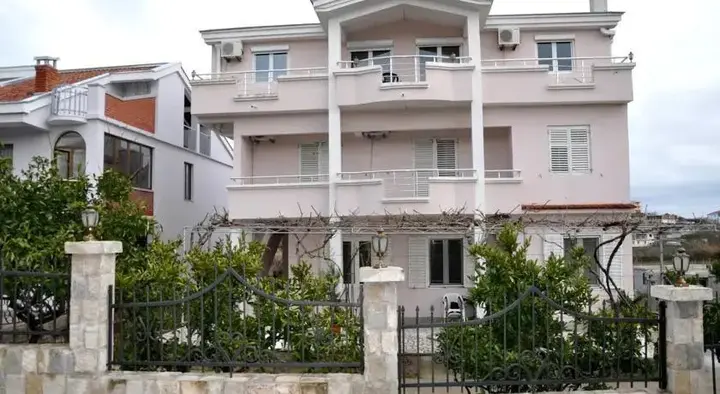 Ульцинь: Apartments Perezaj