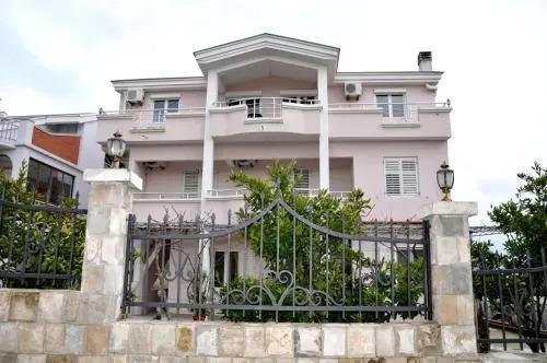 Ульцинь: Apartments Perezaj