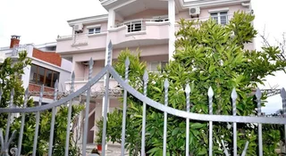 Ульцинь: Apartments Perezaj