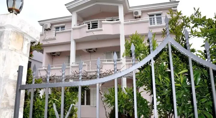 Ульцинь: Apartments Perezaj