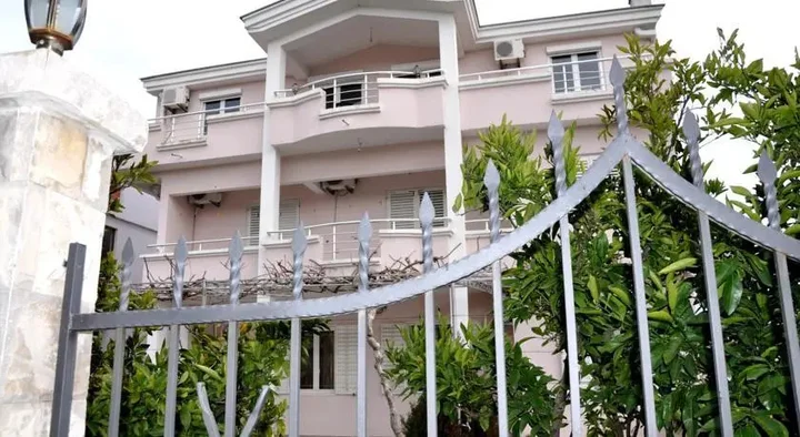 Ульцинь: Apartments Perezaj