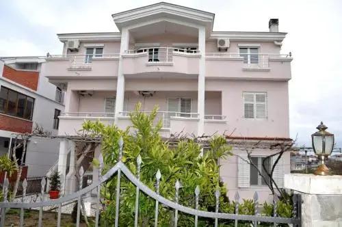 Ульцинь: Apartments Perezaj