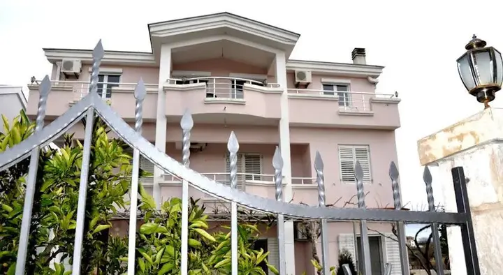 Ульцинь: Apartments Perezaj