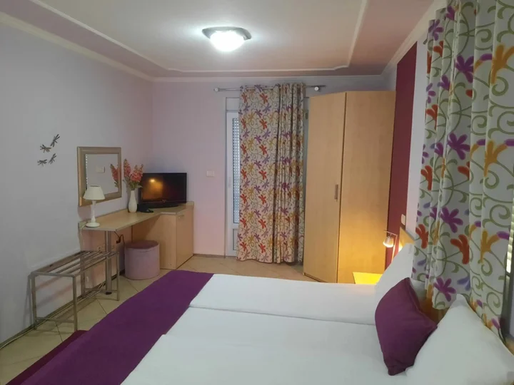 Будва: Hotel Aruba