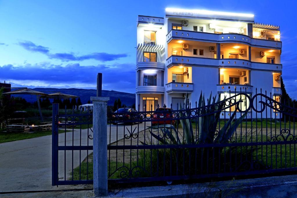 Ульцинь: Apartments Perezaj II