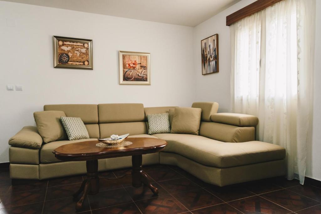 Будва: El Mar Apartments