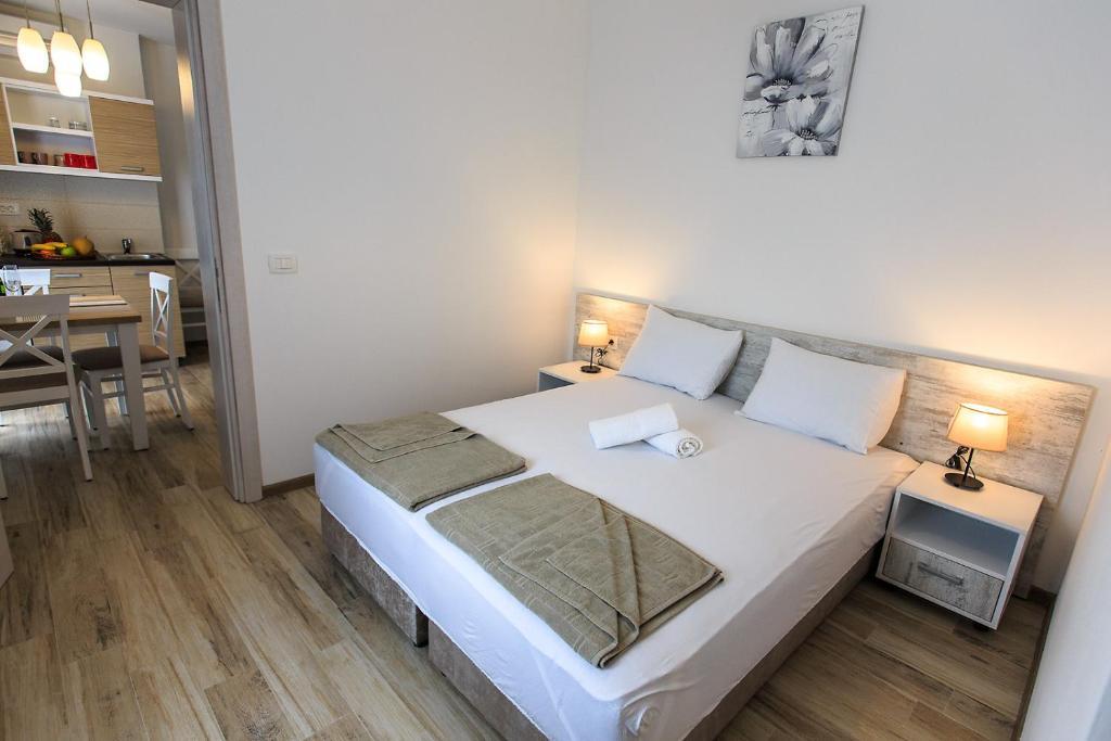 Бар: Apartments Saric
