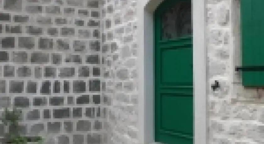 Доброта: Bastion Apartment