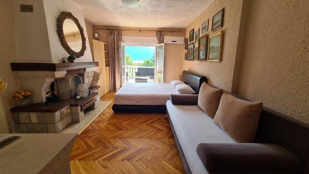 Доброта: Apartments Lara