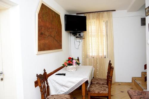 Доброта: Apartments Villa Dobrota