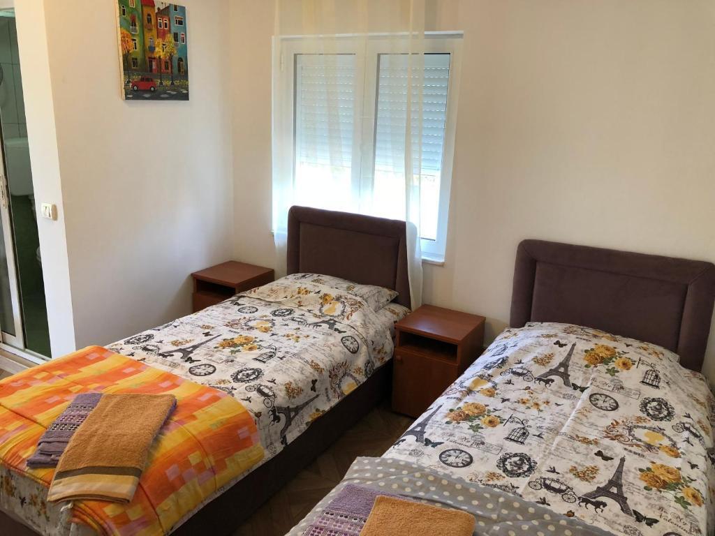 Бусат: Axenia Hotel