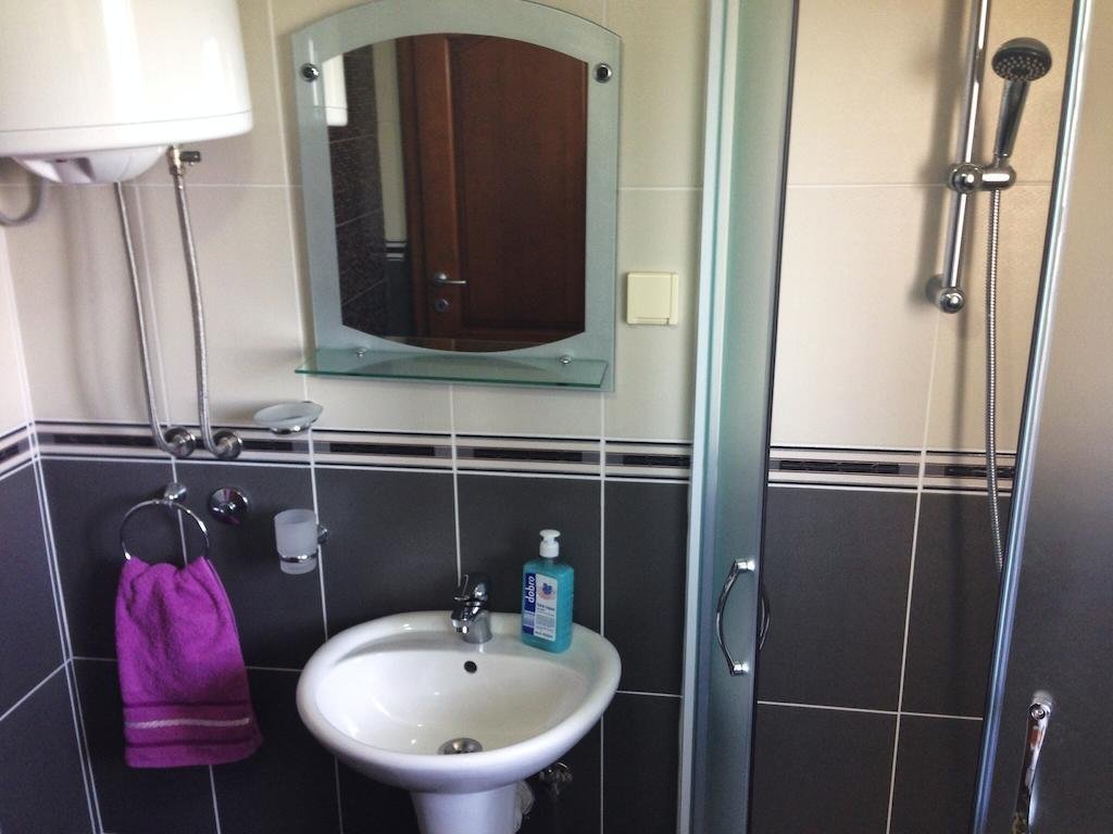 Бусат: Axenia Hotel