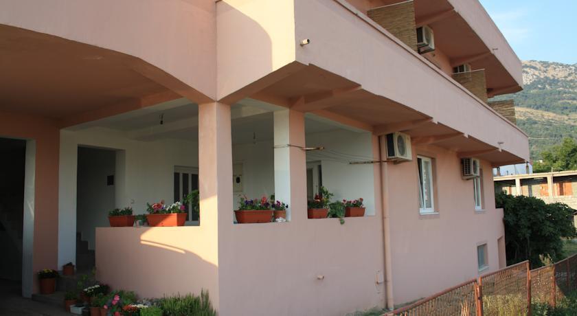Сутоморе: Studios Gigović