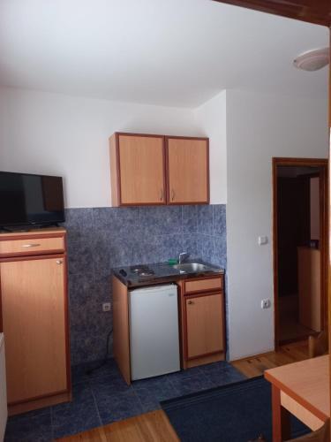 Жабляк: Hotel Lovac