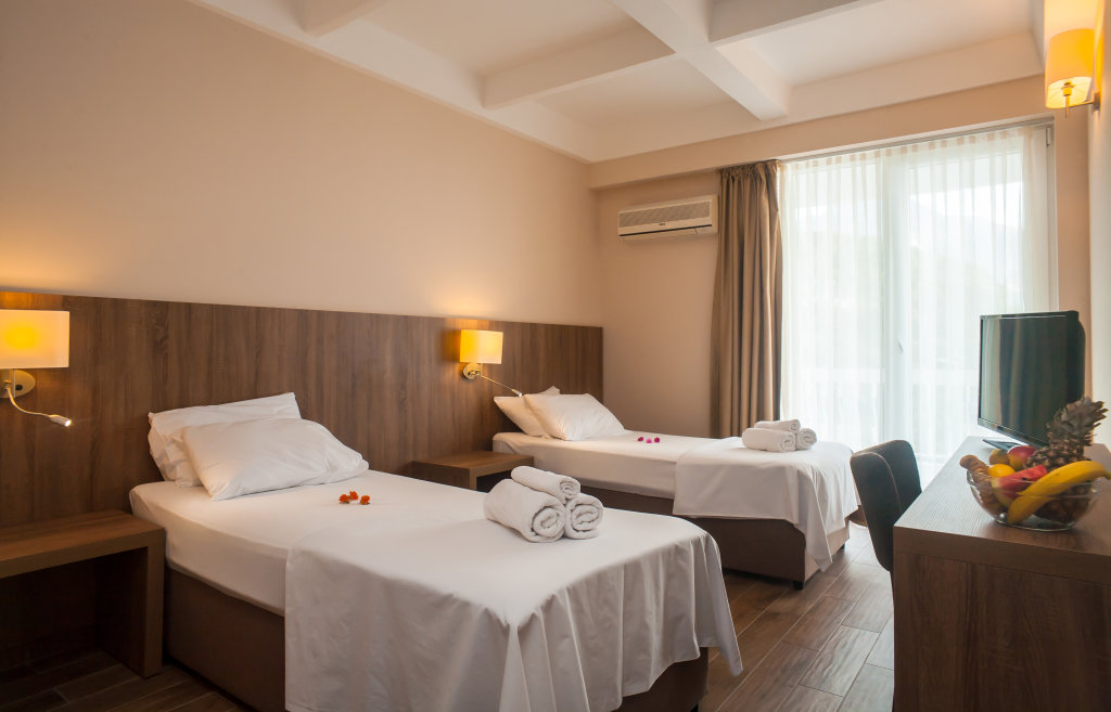 Сутоморе: Hotel Sato