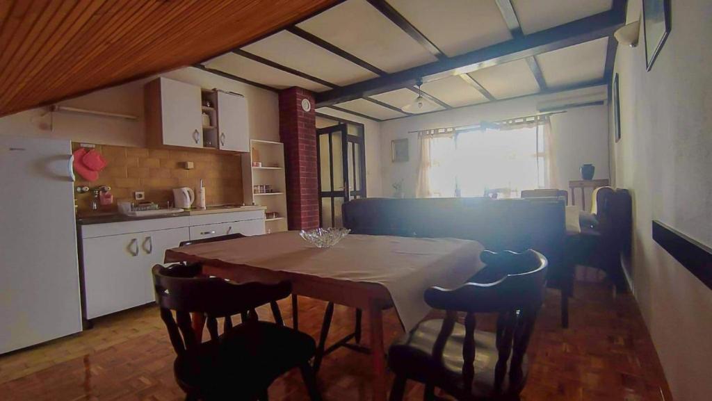 Ульцинь: Apartments Andrović