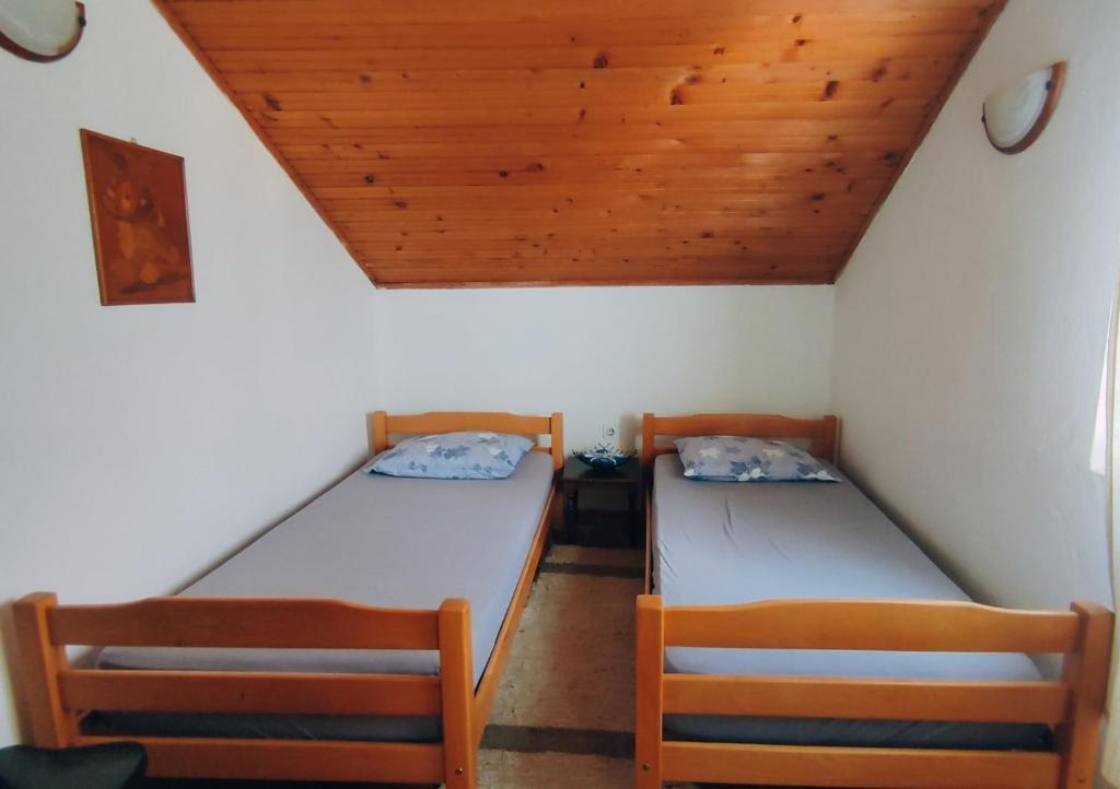 Ульцинь: Apartments Andrović