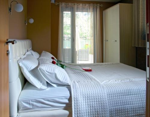 Доброта: Dekaderon Lux Apartments