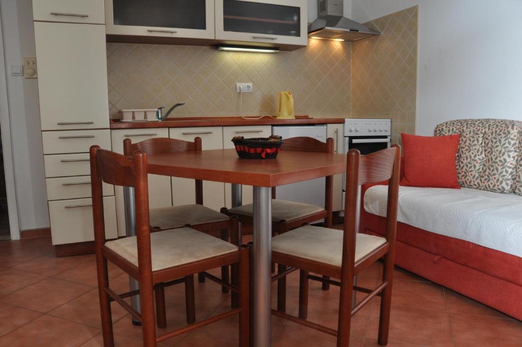 Тиват: Apartments Miana