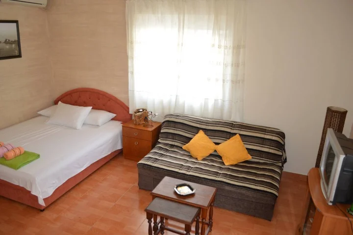 Тиват: Apartments Adžić
