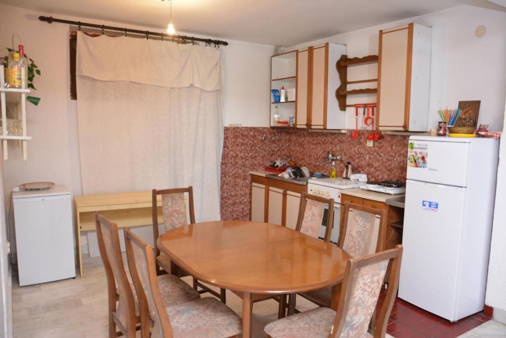 Херцег-Нови: Petrovic house