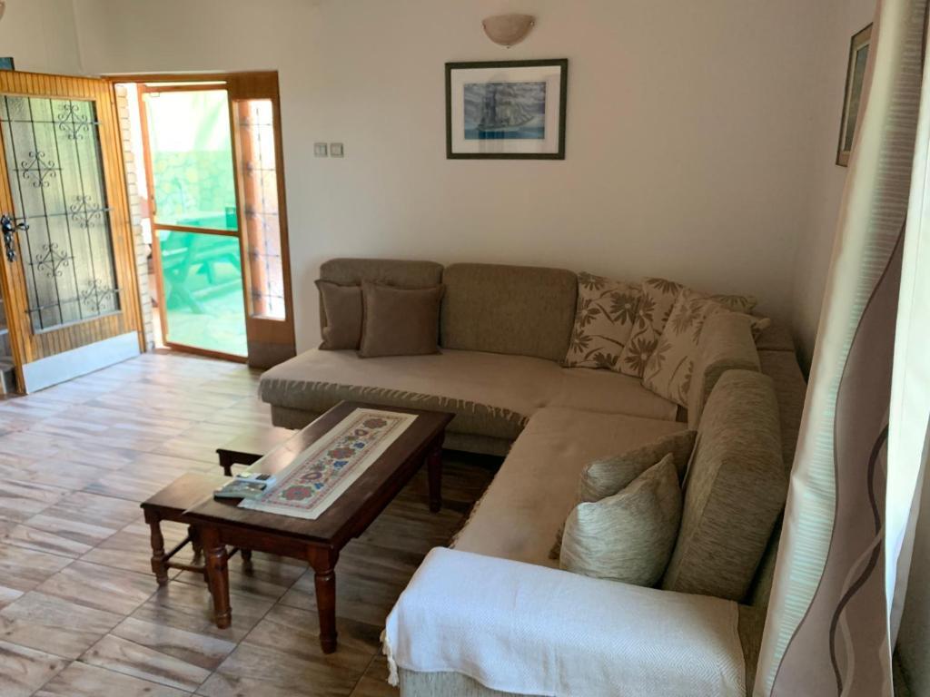 Ульцинь: Holiday Home Bratica