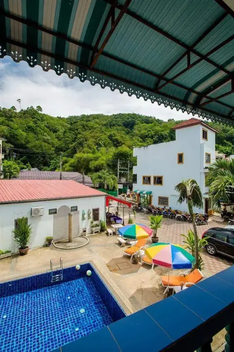 Кату: Valero Guest House