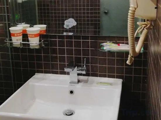 Шэньян: Motel  Hotel (Shenyang Wuai Market Xiaonan gas station store)