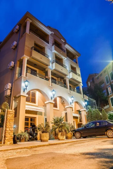 Будва: Central Hotel