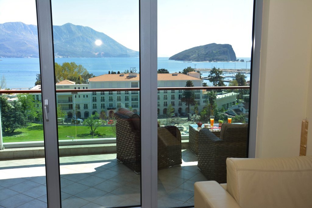 Будва: Sea View Luxury Apartment