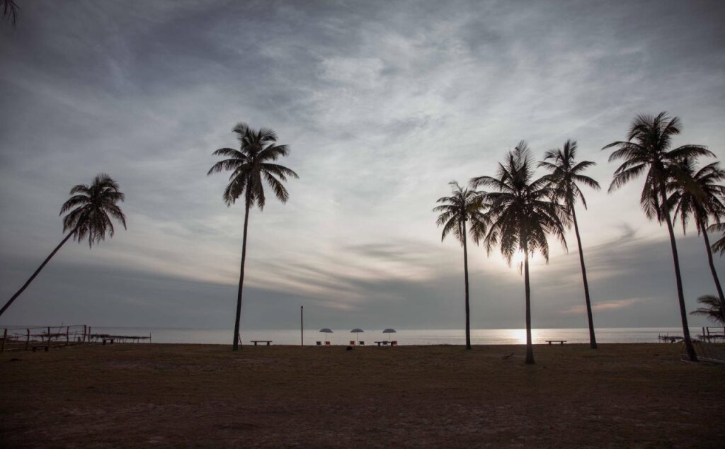 Наратхиват: Banton Beach